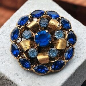 Vintage 1950s Blue Rhinestone Floral Burst Brooch Gold Tone Filigree Round Pin